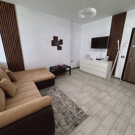 Desiree Beach Apartment Năvodari Екстериор снимка