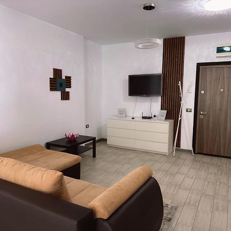 Desiree Beach Apartment Năvodari Екстериор снимка