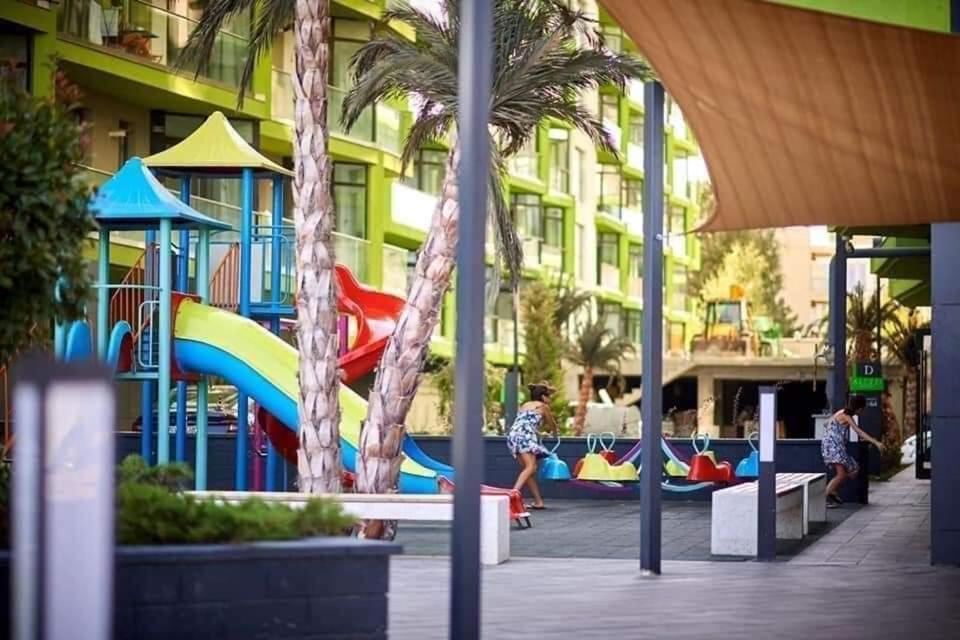 Desiree Beach Apartment Năvodari Екстериор снимка