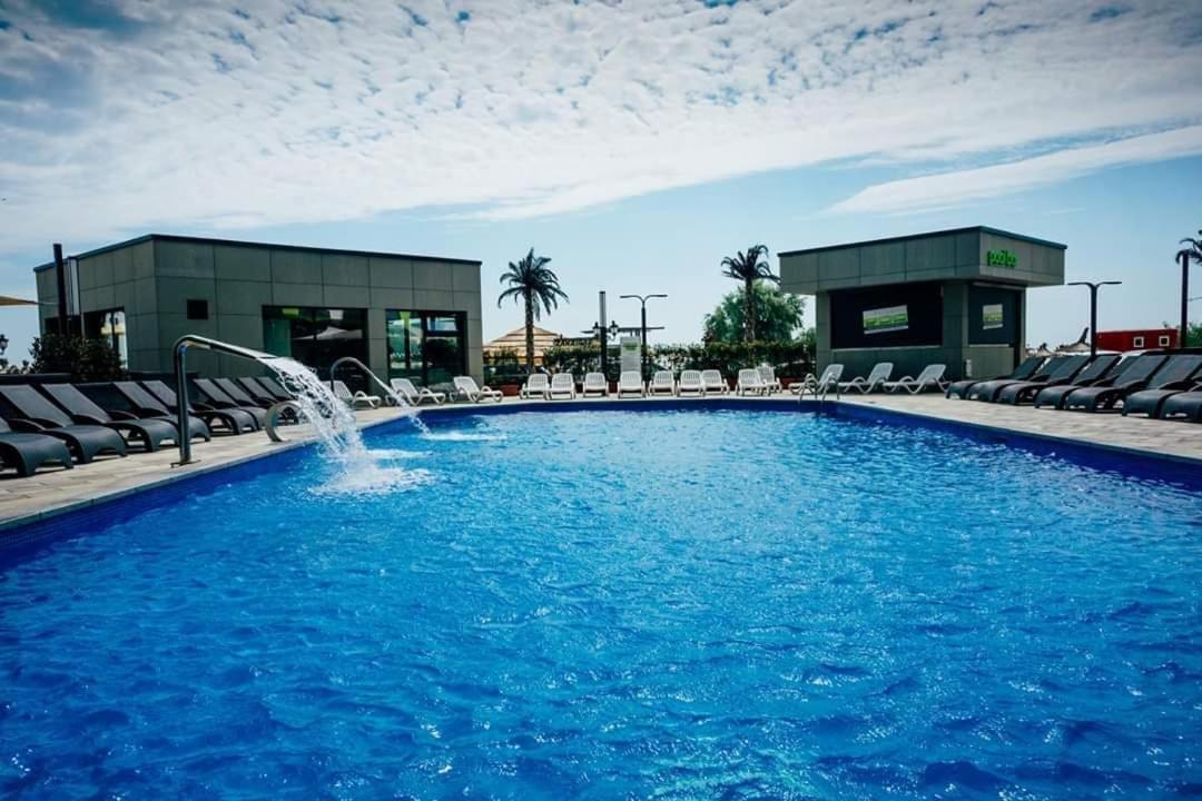Desiree Beach Apartment Năvodari Екстериор снимка