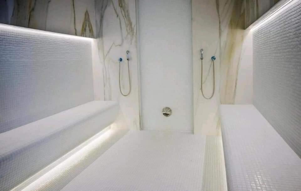 Desiree Beach Apartment Năvodari Екстериор снимка