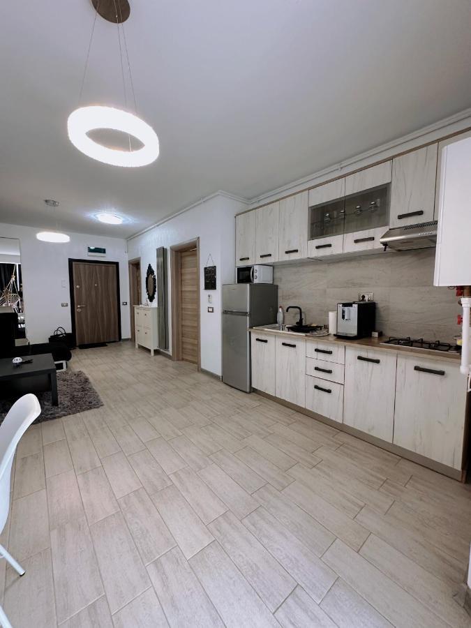 Desiree Beach Apartment Năvodari Екстериор снимка