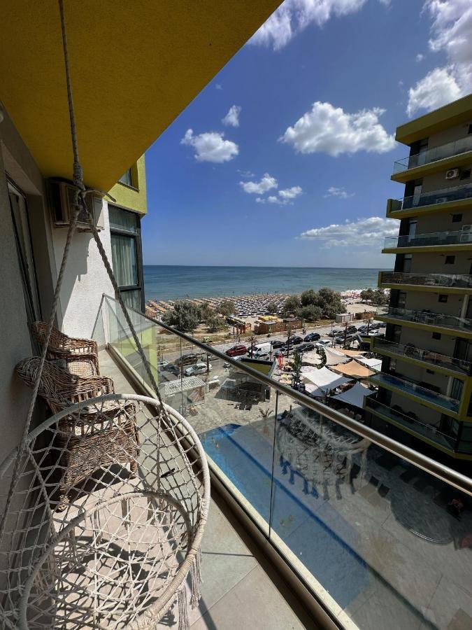 Desiree Beach Apartment Năvodari Екстериор снимка