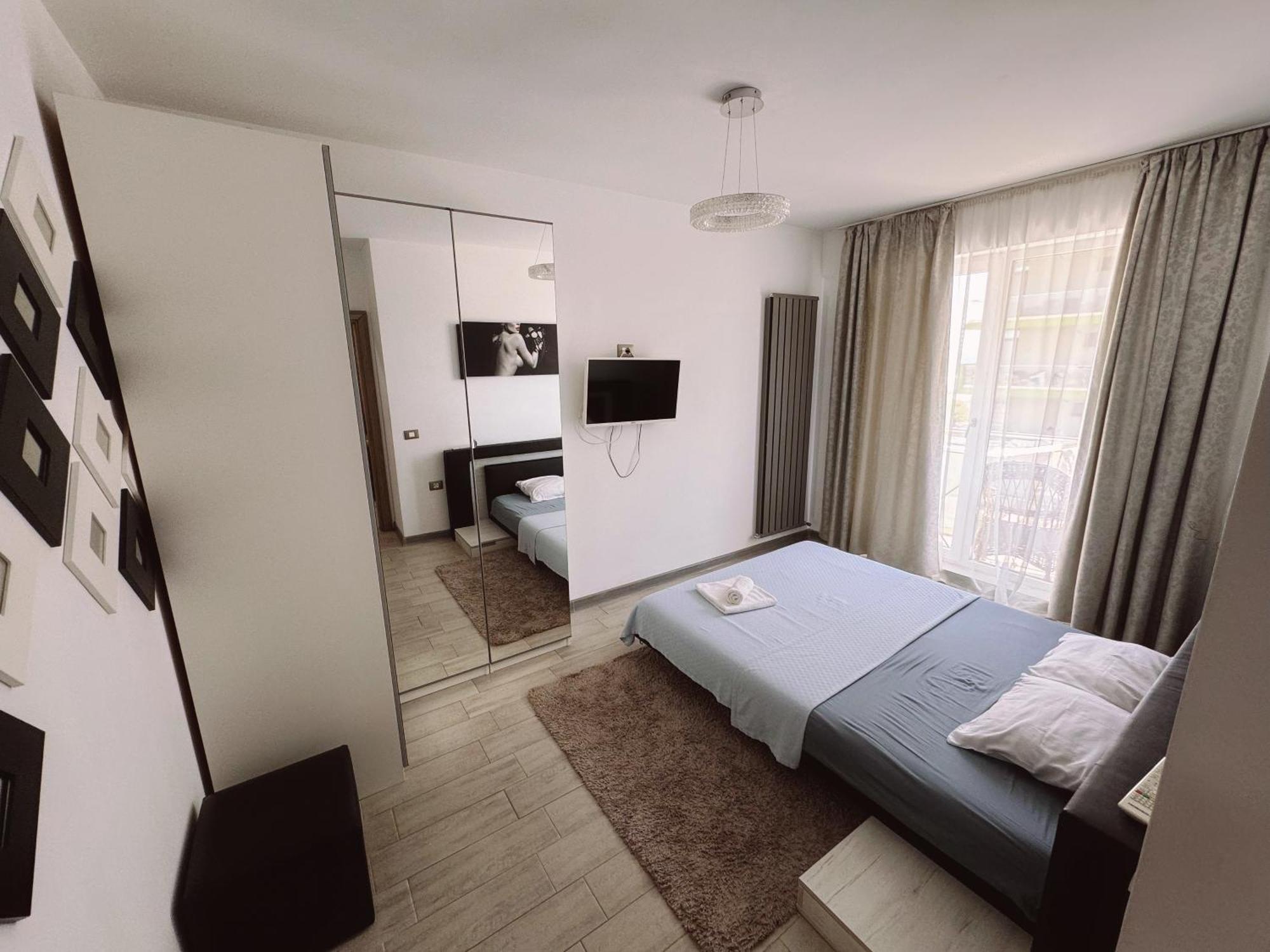 Desiree Beach Apartment Năvodari Екстериор снимка