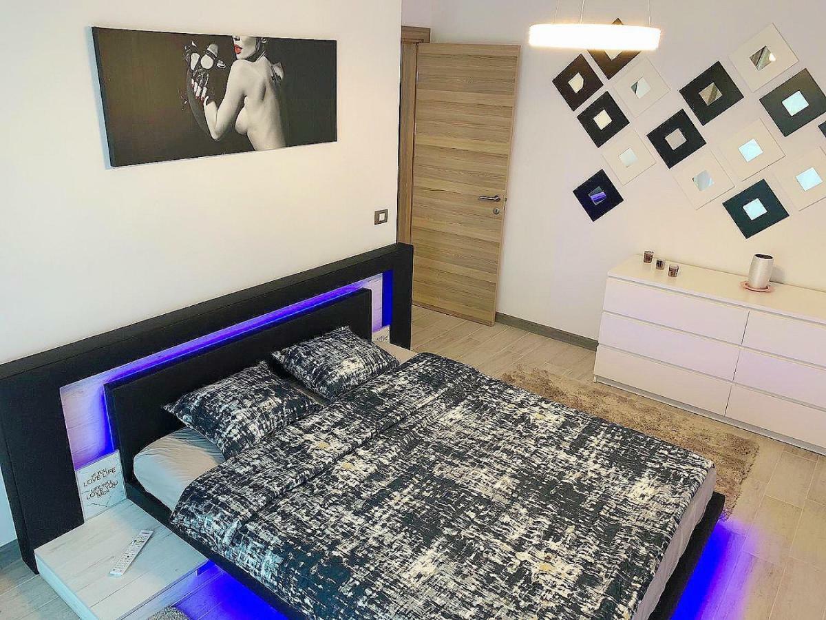 Desiree Beach Apartment Năvodari Екстериор снимка